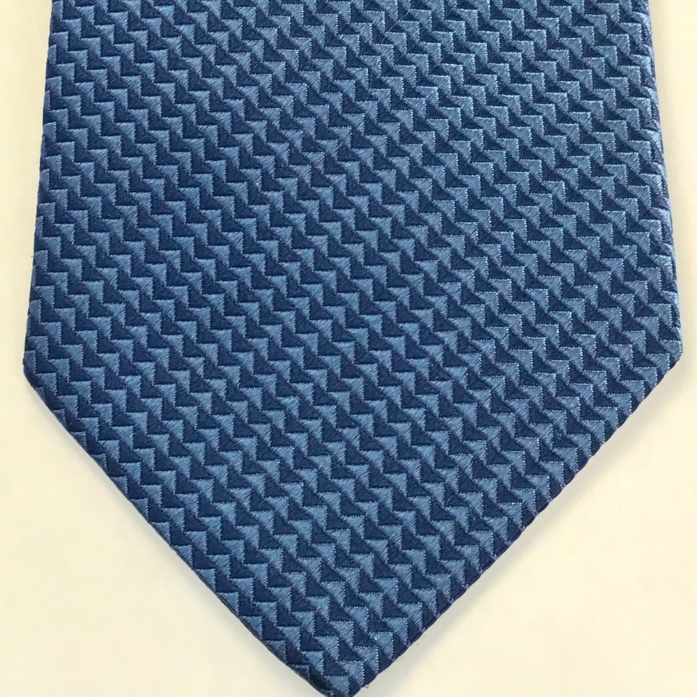 100% silk ARMANI COLLEZIONI luxury designer tie.  NWOT!